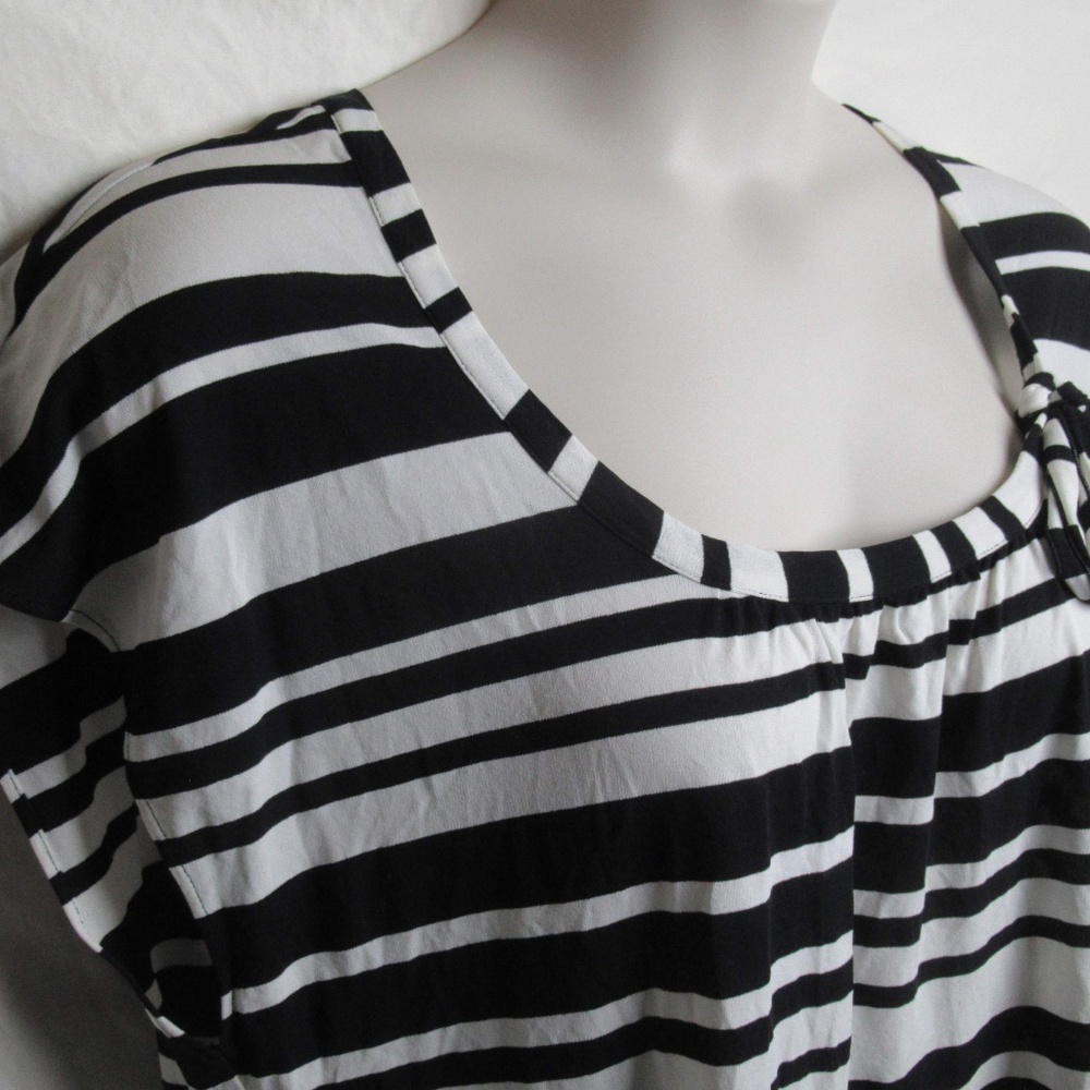 AK - Stripe Black & White Top w/ Tie (2X)